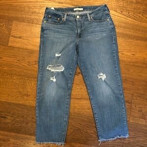Levi’s women’s boyfriend factory ripped jeans. 16W. Cropped.